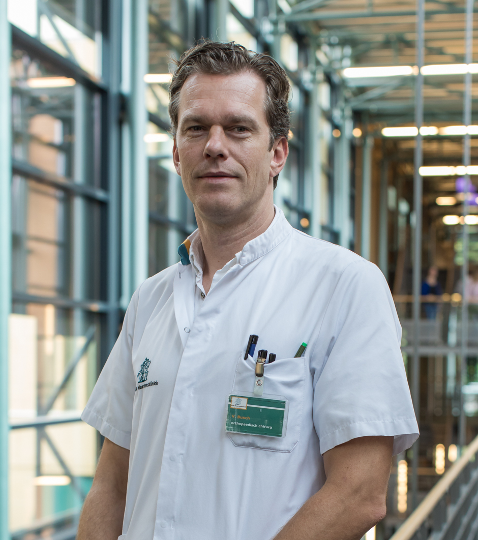 V.J.J. F Busch, Orthopedisch chirurg Portret van V.J.J.F. Busch